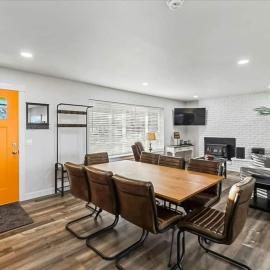 Massive 3 bedroom Sleeps 10