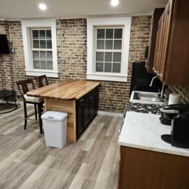 Modern 1BR Apartment in GREAT Location Unit 203