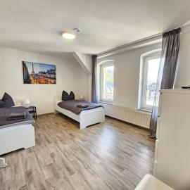 MR Living I moderne Apartments mit Einzelbetten, voll ausgestattete Küche, WLAN, Parkplatz, ideal für Monteure I DI01, DI02، فندق في ديلنبورغ