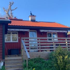 Archipelago cabin with sauna, fireplace & close to the ocean, Hotel in Ingarö