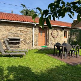 Casa rural entre Santiago Compostela y La Coruña, hotel u gradu Ordes