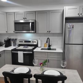 Modern Farmhouse Decor With Washer & Dryer, hotel u gradu Middle Island