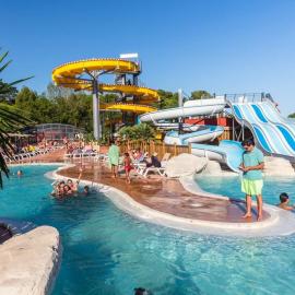 Bungalow confort dans Camping 4 étoiles Canet Front de mer, hotel in Canet-en-Roussillon