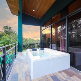 Refugio Turquesa-Luxury King Suite with Private Jacuzzi Balcony-5 min to La Fortuna