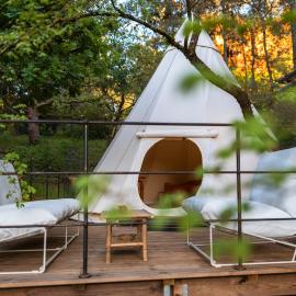 Tipi à Roussillon, hotel u gradu Rusijon