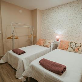 Hostel Albergue La Iglesia, hotel in Navarrete