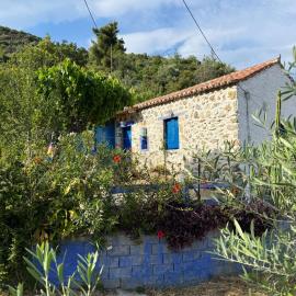 Happynest Leni, Stone House, hotel a Dhernikaíika