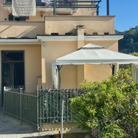 Varazze Apartment - Giardino e Terrazzo Privati, Pet Friendly, hotel v destinácii Varazze