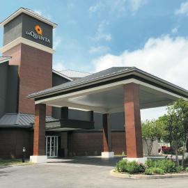 La Quinta by Wyndham Austin Airport، فندق في أوستن
