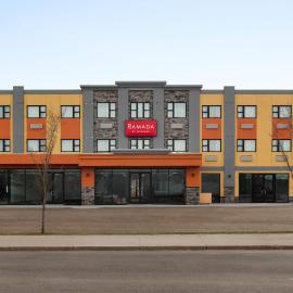 Ramada by Wyndham West Edmonton Hotel & Suites，埃德蒙頓的飯店