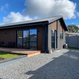 New two bedroom close to town, hotel in Taupo