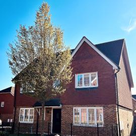 4 Bedroom home with study space, hotel a Horley
