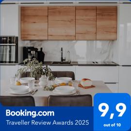 Lili Rose Mandre - Exclusive Family Apartments with Sea View, Just Steps from Beach, מלון במאנדרה