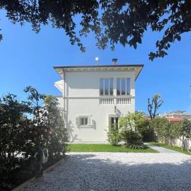 Villa Chiara class aparthotel, hotel in Marina di Pietrasanta