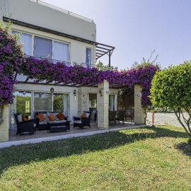 Turtle Bay Village - Family House, hotel in Kyrenia