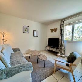 Maison 8 personnes Garage & Terrasse privée, hotel u gradu Châtillon-le-Duc