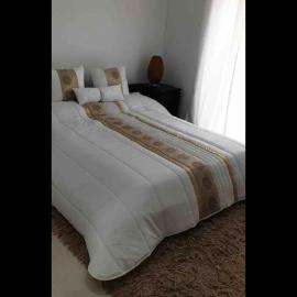 Quarto privado num apartamento partilhado, hotelli kohteessa Bobadela