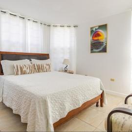 Cozy Apartment w/Ocean View, Pool & Beach Access