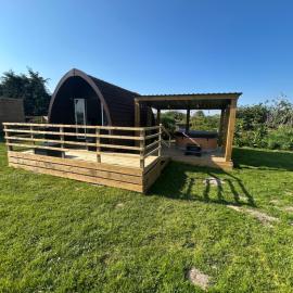 Dolafon luxury glamping pod 1 with hot tub, Hotel in St Asaph
