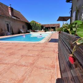 Gite avec vue foret - piscine partagée, hotel in Cachen