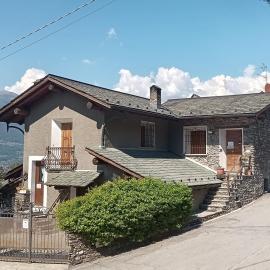 ROSINA HOUSE e CHALET โรงแรมในคอลีโก