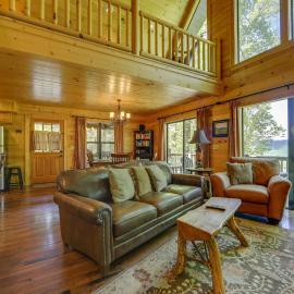 Hot Tub, Fire Pit & Mtn Views: Bryson City Escape, Hotel in Bryson City