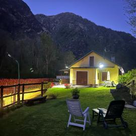 Ortensia casa vacanze, hotelli kohteessa Antronapiana