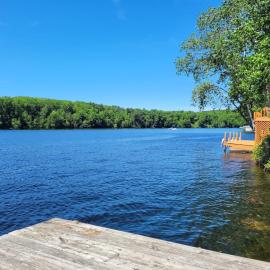 Castaway Cottage on Croton Pond #4, hotelli kohteessa Newaygo