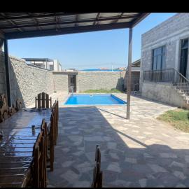 Дом с бассейном в Ереване, hotel v mestu Davitashen