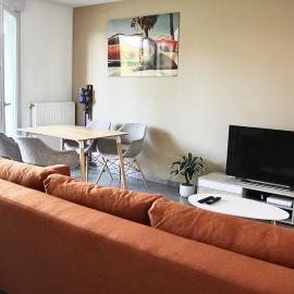 Appartement proche grands axes - parking privé, hotel a Pierre-Bénite