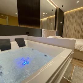 Luxury Jacuzzi Suite- Astir,Tirana