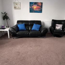 Spacious 2 bedroom flat nearby train and bus station