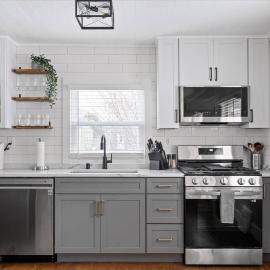 Whole House in Bay View + Fenced-in Yard + Parking