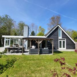 Vakantiehuis met sauna, omheinde tuin & nabij strand VP087, Hotel in Bruinisse