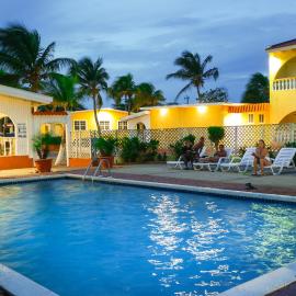 Coconut Inn, hotel sa Palm-Eagle Beach