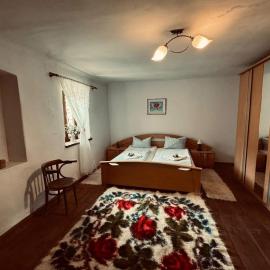 Casa cu struț Malancrav, hotel en Mălîncrav