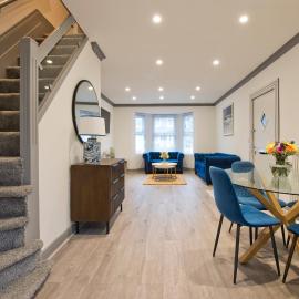 Newly refurbished house, hotel in Romford