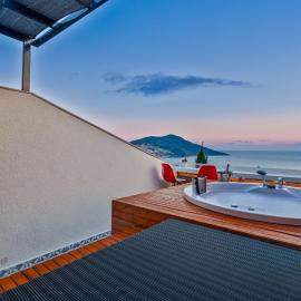 Lupia Suites, hotell i Kalkan