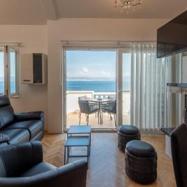 APARTMENTS BRUNO 1&2 - two-room penthouse apartments - wonderful panoramic view of the sea - the best location, first row to the beach - 10 minutes from Supetar ferry port - free secured parking - facilities nearby, hotell sihtkohas Sutivan