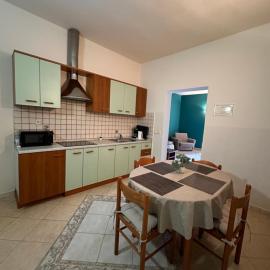 Apartmani Funtana, hotel di Razvala