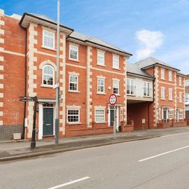 Central Warwick townhouse within easy reach of Stratford upon Avon and Cotswolds，沃里克的飯店