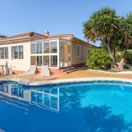 Awesome Home In Rojales With Kitchen, hotel in Rojales