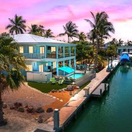 Maison Blue Sands -120' Dock, HtdPool, Game Room, BBQ, MiniGolf, Baby Items, khách sạn ở Key Colony Beach