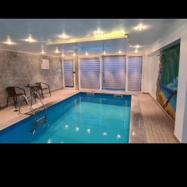 Private swimming pool sweet dreams