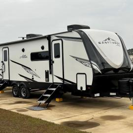 The Lake Escape RV Meets The Beach、フォーリーのホテル