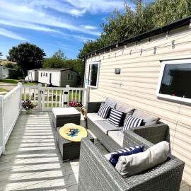 3 Bedroom Caravan with Decking at Newquay Bay Resort, hotel in Porth