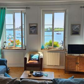 Appartement de charme en duplex face au port de Barfleur, хотел в Барфльор