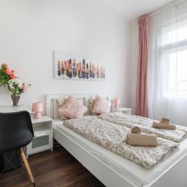 Adorable and Charming 2BR in City Center, Astoria
