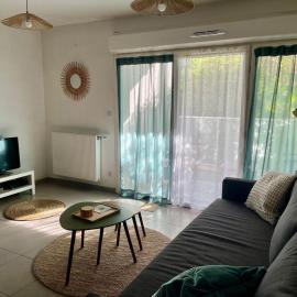 La Pessacaise conviviale Nice friendly apartment with Terrace Pessac Bordeaux, hotel in Pessac