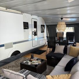 Przyczepa Coco Camp z klimatyzacją w Molo Surf, khách sạn ở Jastarnia